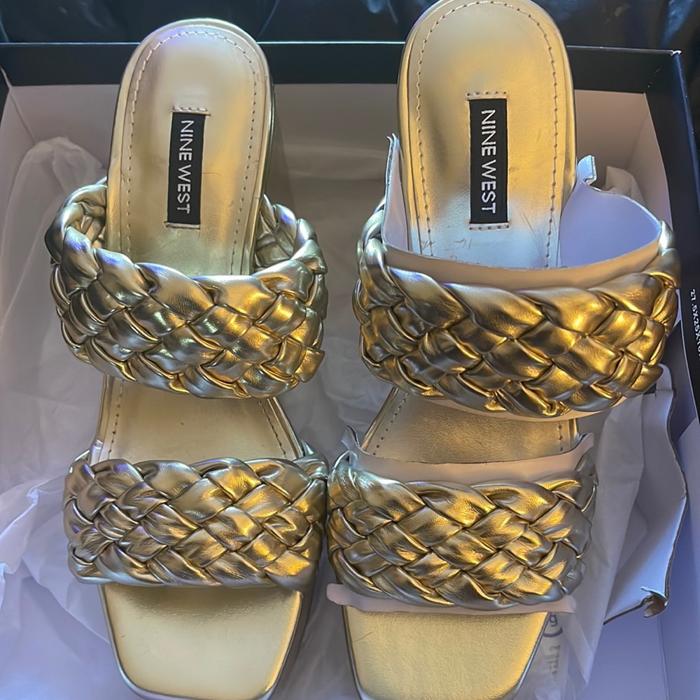 Nine West Gold platform Nessie slides NWT